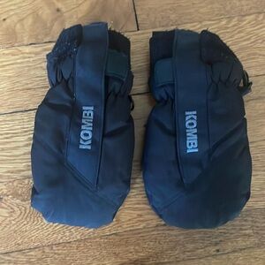 Kombi kids mitten black in size S